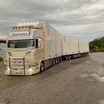 Skåpekipage Scania R650 8x2/*6 med Limetec dolly och trailer