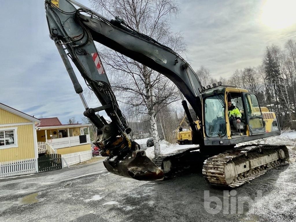 Bandgrävare Volvo EC 240 B LC