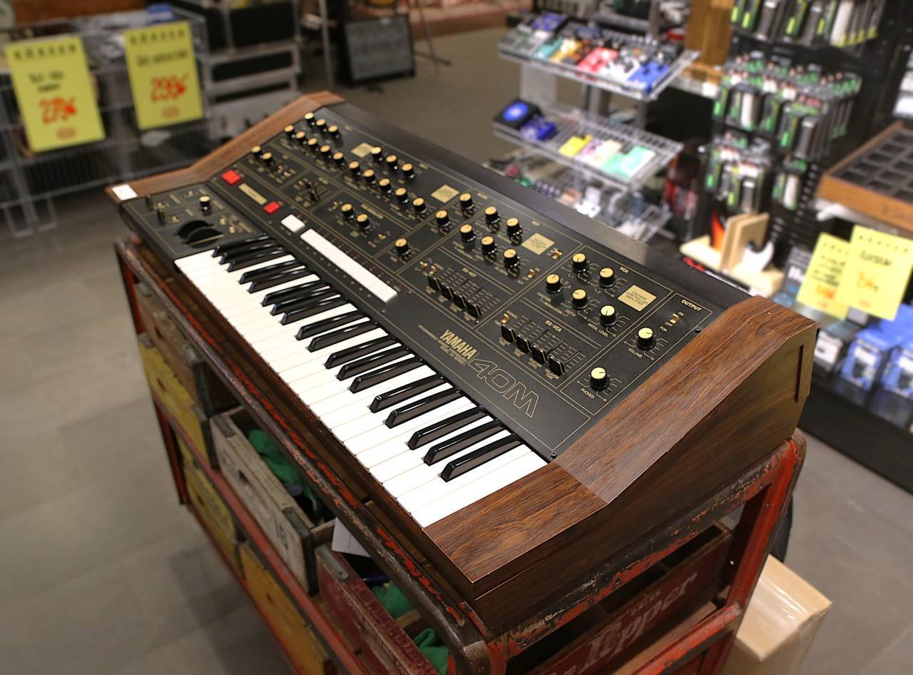 Begagnad Yamaha CS40M hos Mus...