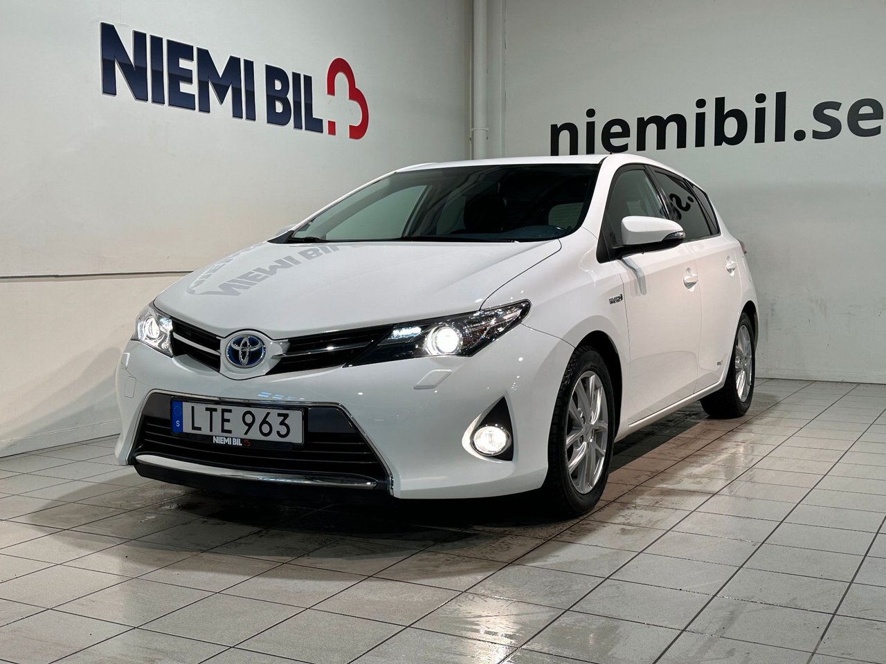 Toyota Auris Hybrid e-CVT Edi...