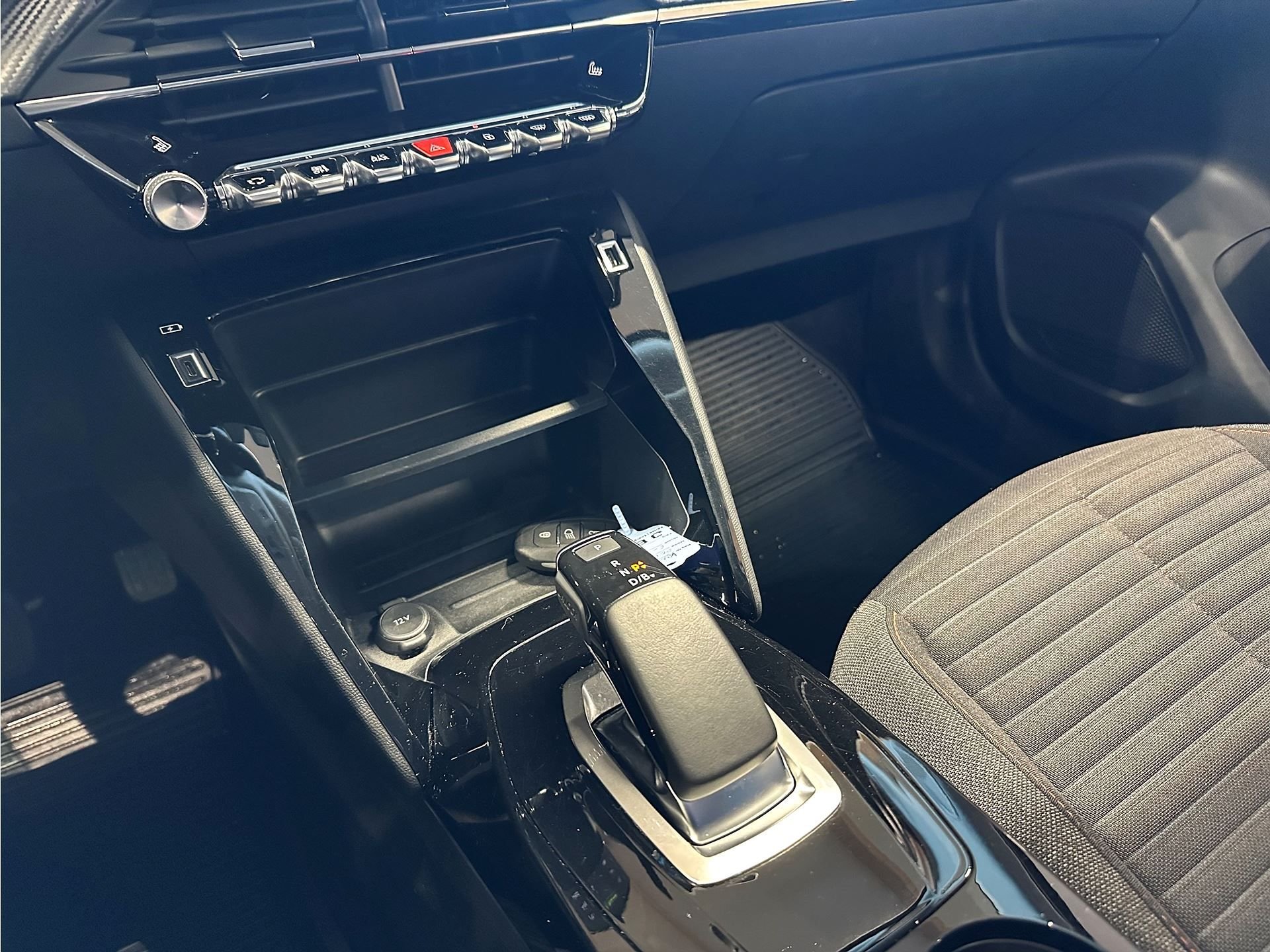 Peugeot e-2008, 136hk, 2021