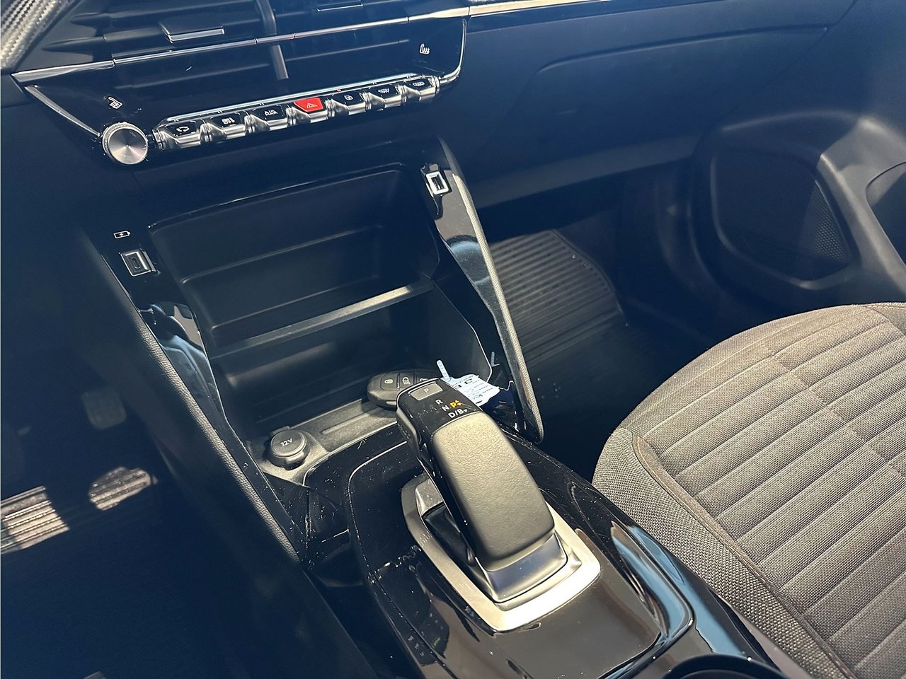 Peugeot e-2008, 136hk, 2021