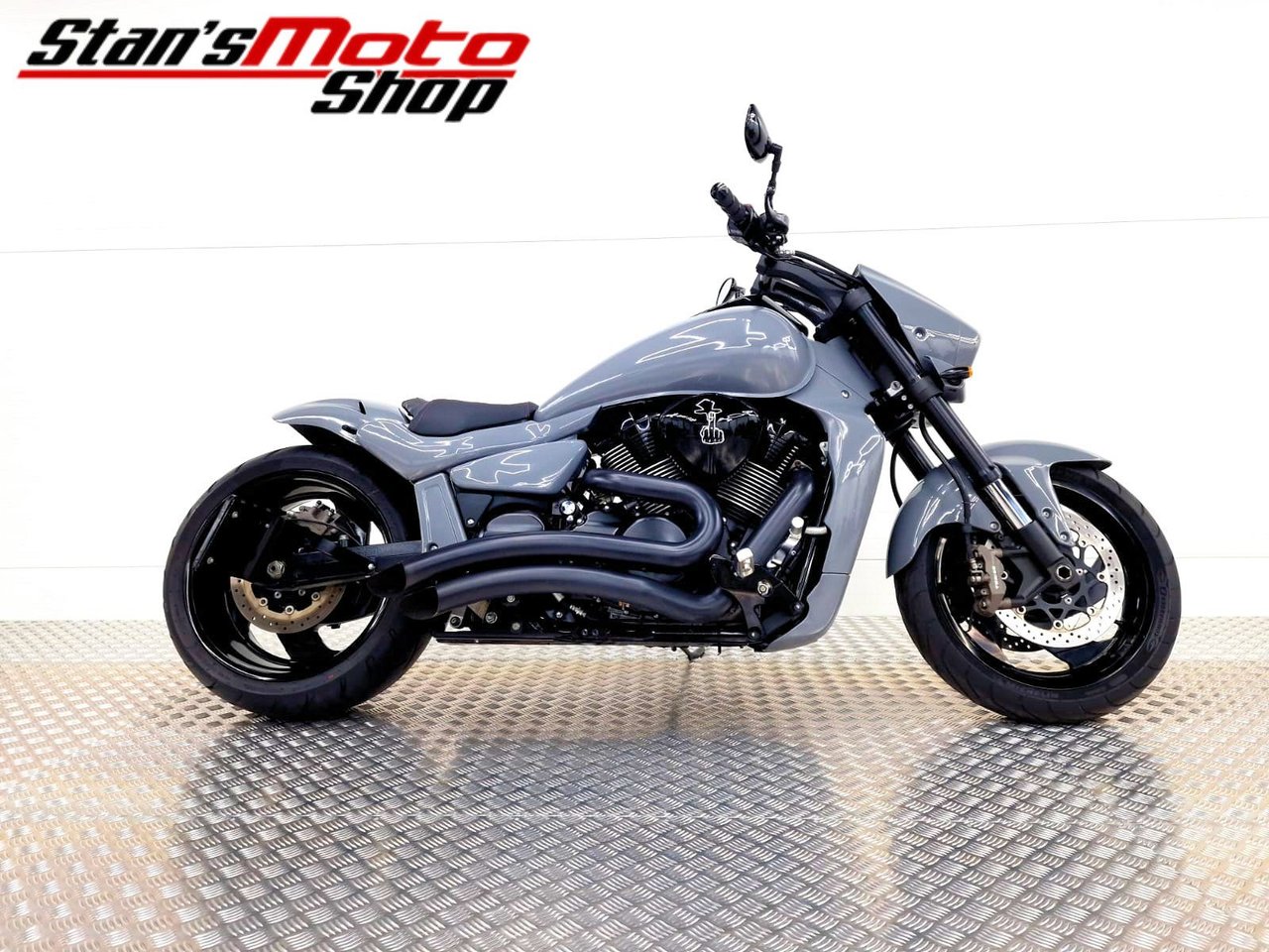 Suzuki Cycles VZR M1800 Intru...