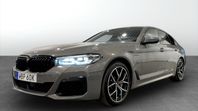BMW 530e XDRIVE SEDAN M-SPORT / GLASLUCKA / DRAG / SKINNKLÄD