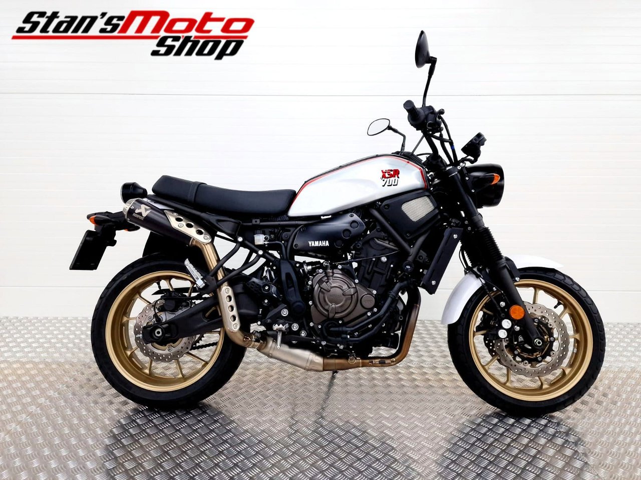 Yamaha XSR700 Xtribute Akrapo...