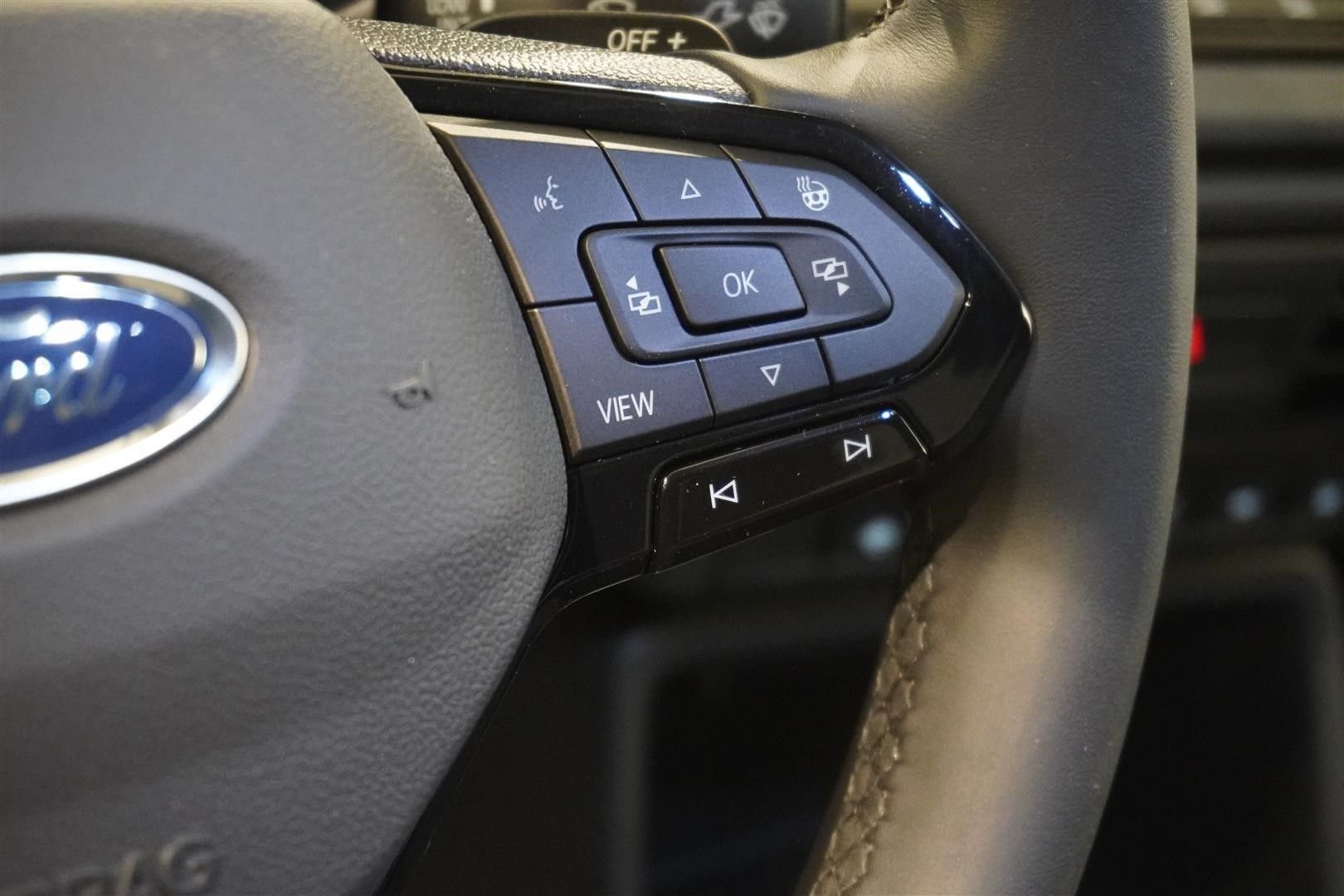 Ford Grand Transit Connect 2.0 EcoBlue Powershift, 122hp, 2025