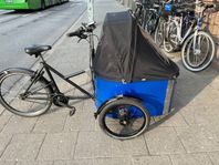 Eldrivna Nihola family lådcykel i fint begagnad skick.