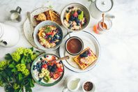 Välbesökt restaurang i expansiv ort