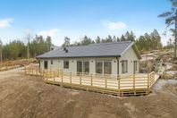 Med fantastisk utsikt ligger denna villa byggd 2025.