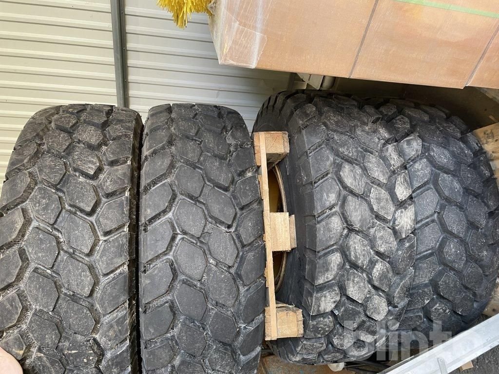 Nya däck på fälg Bridgestone ...