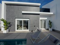 Exklusivt komplex av fristående villor med pool..