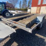Maskintrailer, snöskoter, sopvalsar, byggmaterial, verktyg