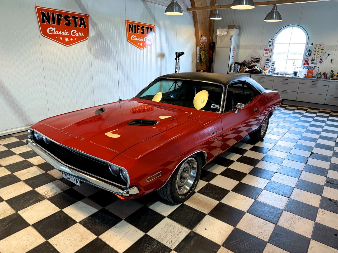 Dodge Challenger R/T 383 Magnum