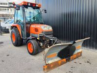 Kubota STV-36 Traktor med Vikplog + Sandspridare