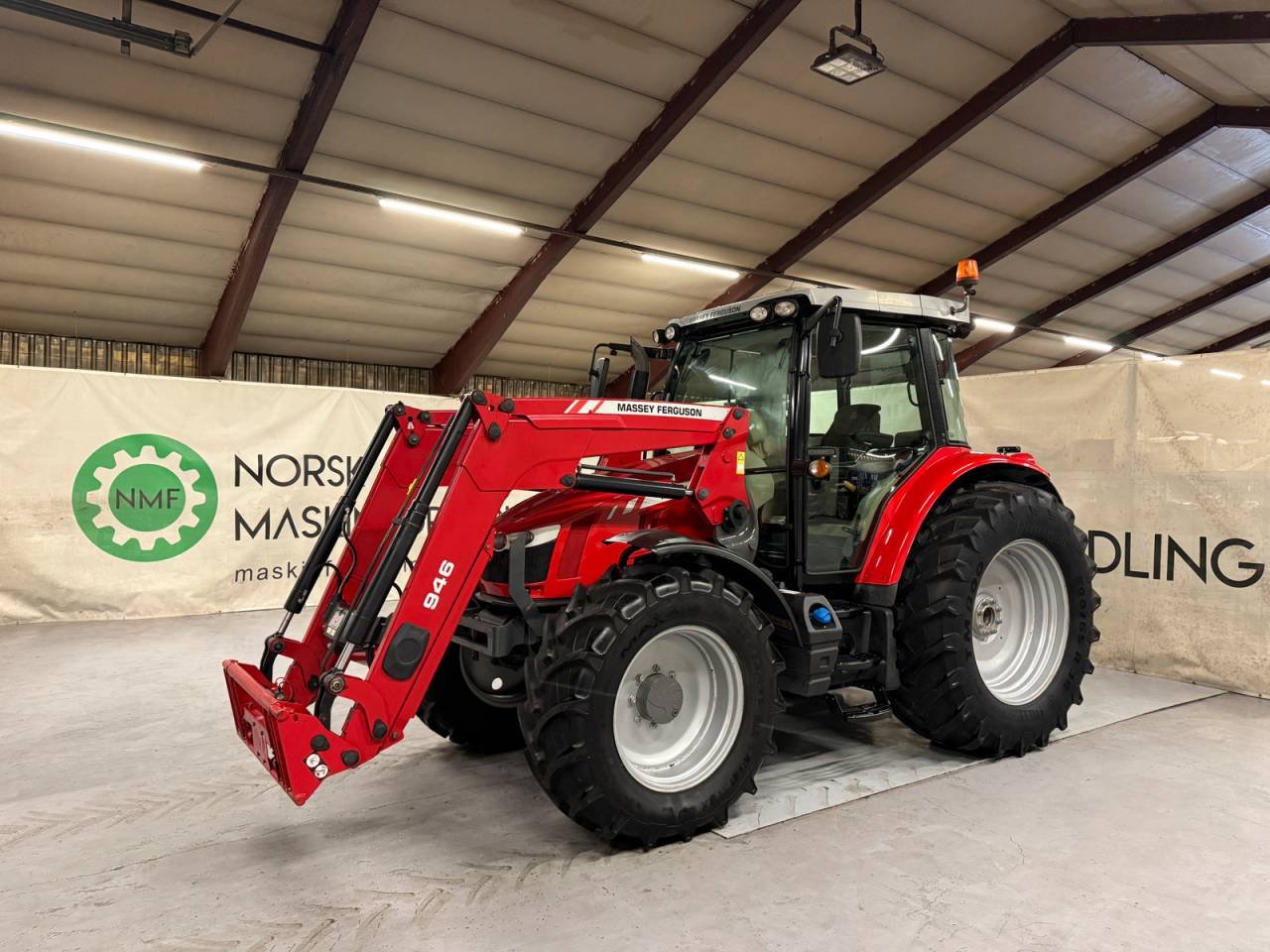 Massey Ferguson 5613 Dyna 4