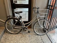 Ny renoverad 28tum, 7växlad Batavus damcykel.