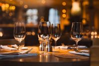Väletablerad lunch- och à la carte-restaurang med samisk pro