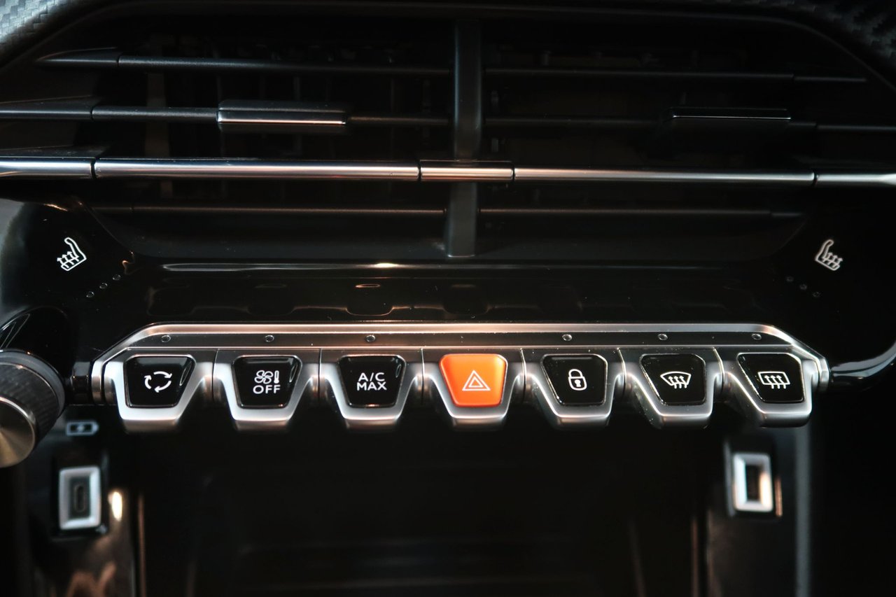 Peugeot e-2008, 136hk, 2021