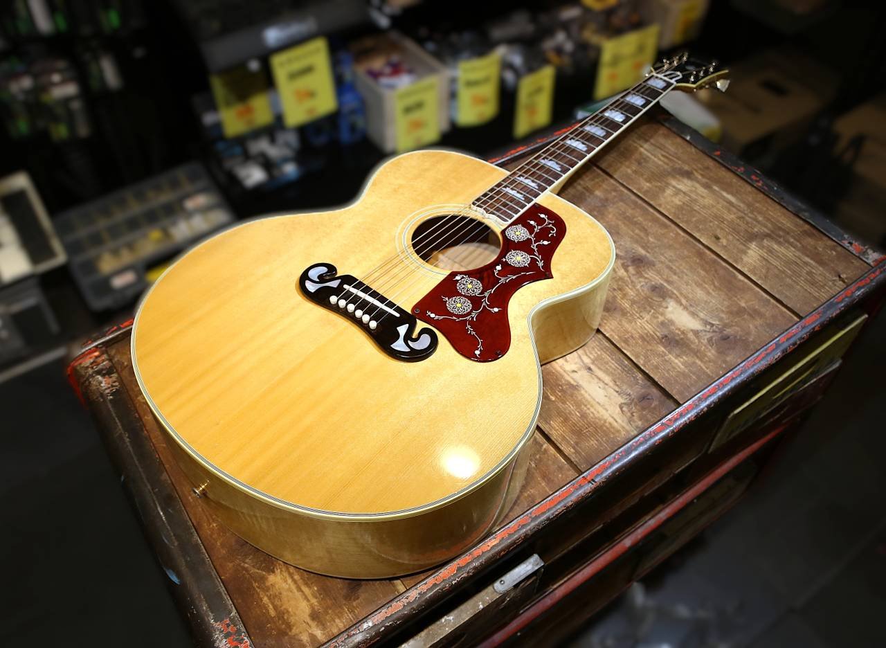Begagnad Gibson J200 från 196...