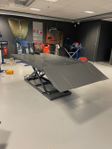 Hydraulisk & luftstyrt lyftbord med plattform 682 kg