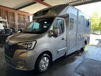STX 5 sits stuteri byggd på Renault Master