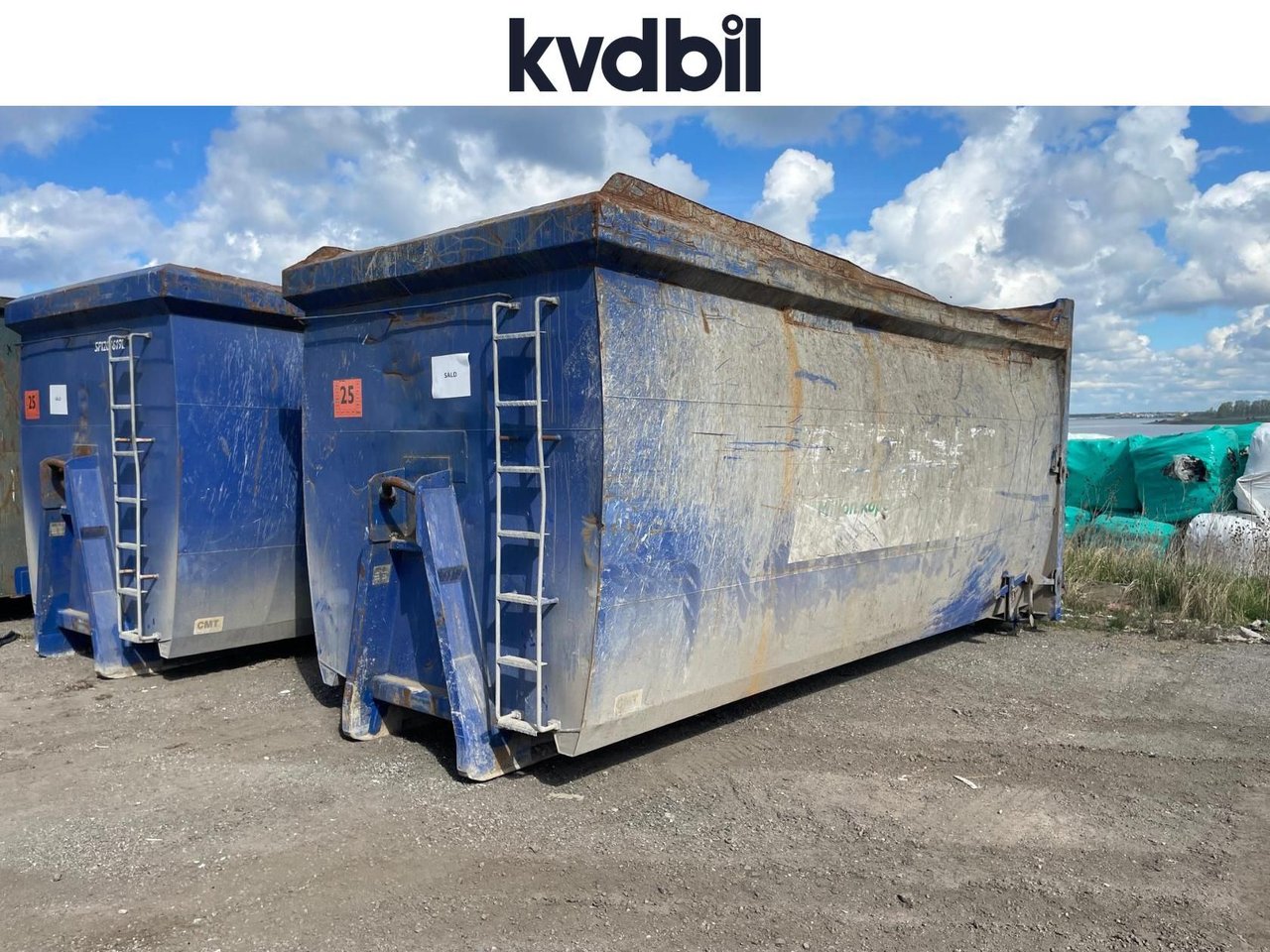 Container med hängande läm dö...