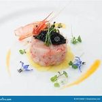 Stor lunchrestaurang med festvåning/terass