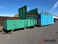 Stationär komprimator med container på Lastväxlarram