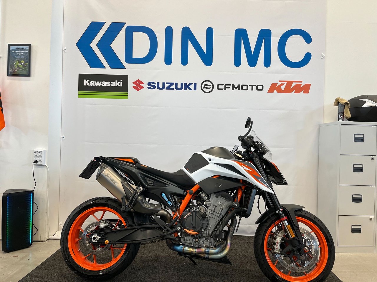 KTM 890 DUKE R "Extrautrustni...