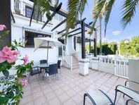 Mysigt poolområde med trädgård (Torrevieja)