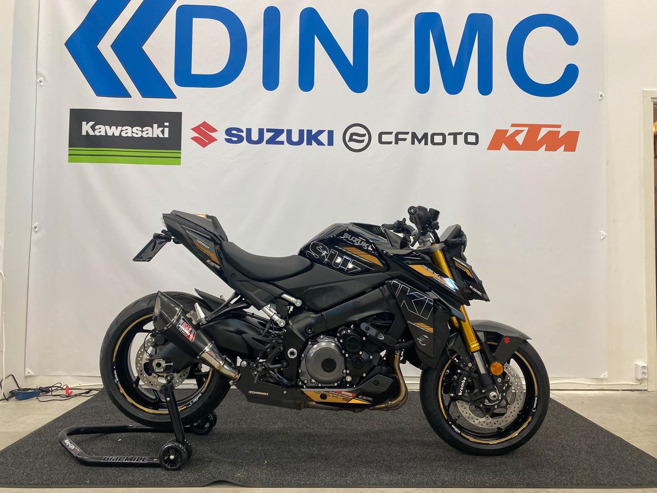 Suzuki GSX-S1000 "DinMC Editi...