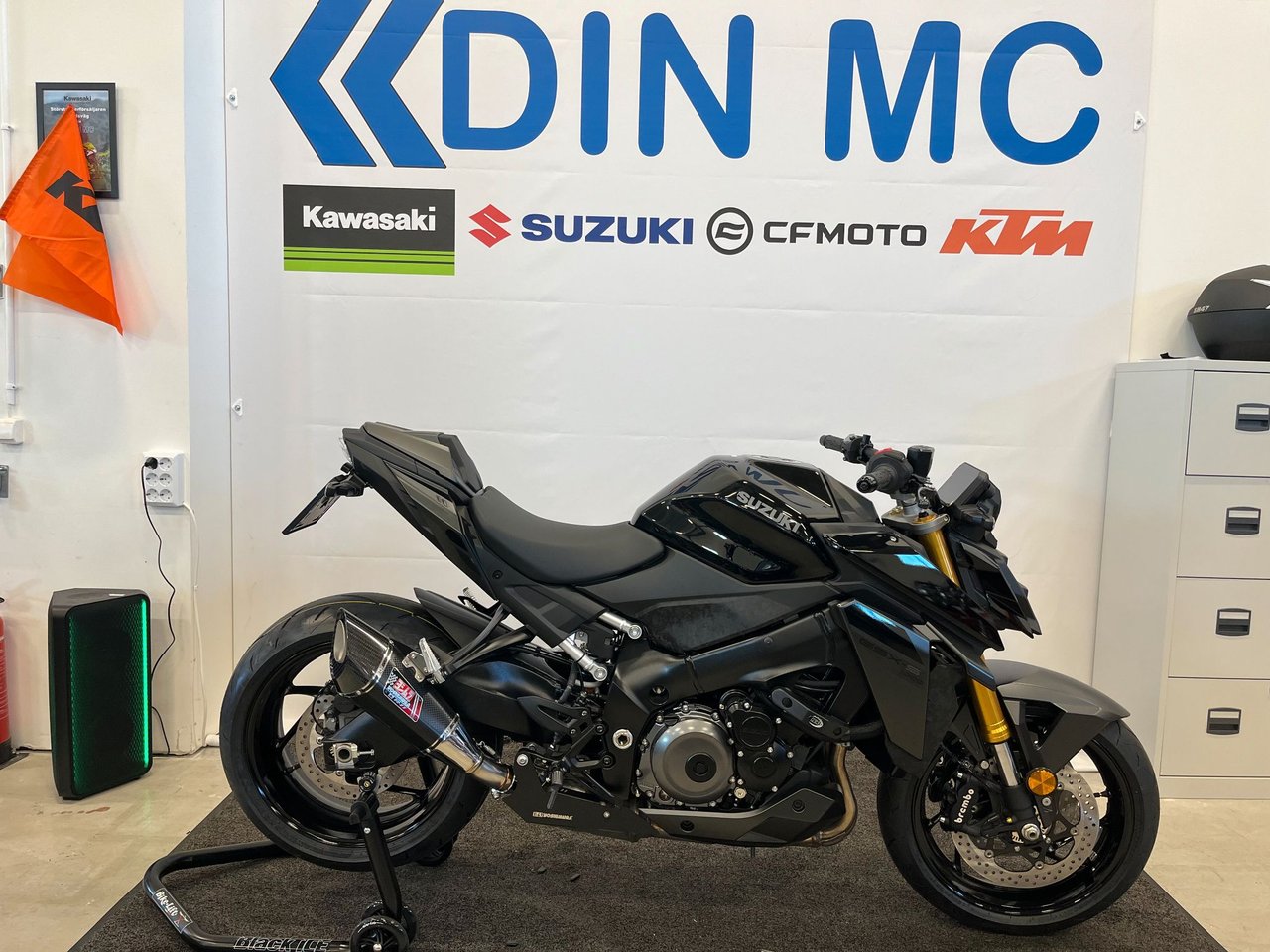 Suzuki GSX-S1000 "DinMC Edition"