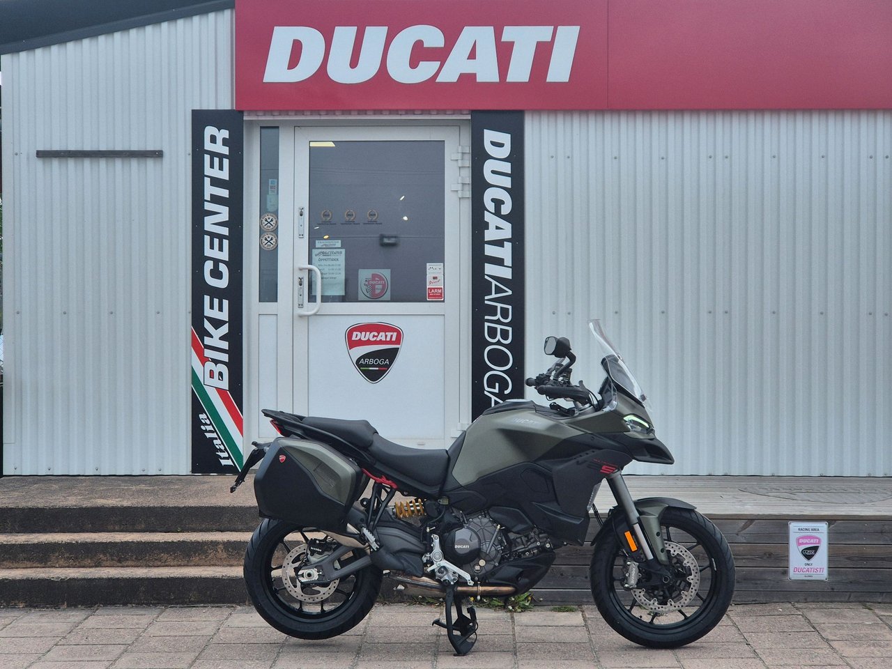 Ducati Multistrada V2S Travel...