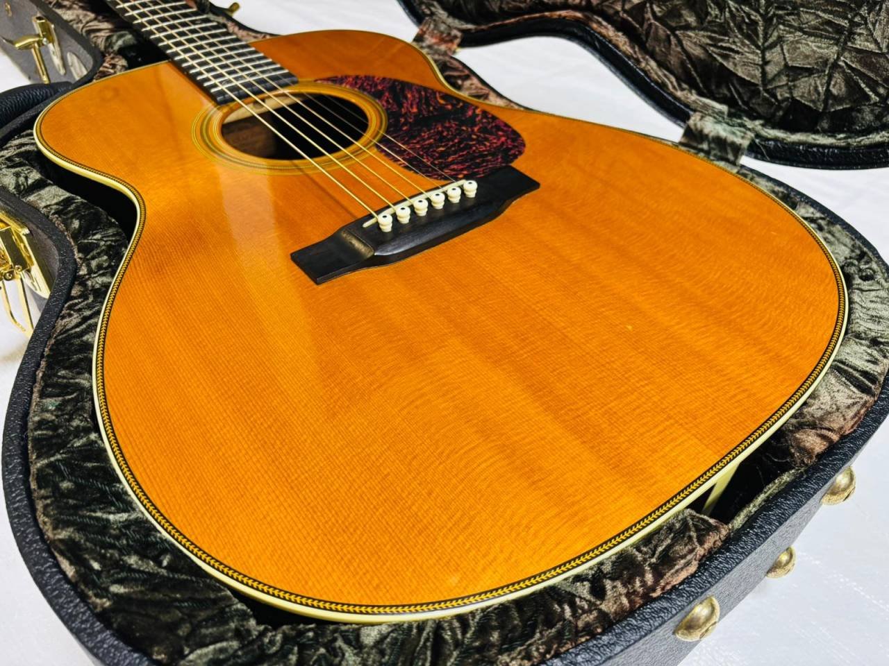 Martin 000-28EC (2005) – Eric...