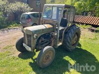 Veterantraktor FERGUSON TEA 20 - Grålle