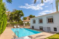 Tvåplansvilla med privat pool i Punta Prima