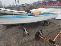 Båtar, 13 st olika på auktion