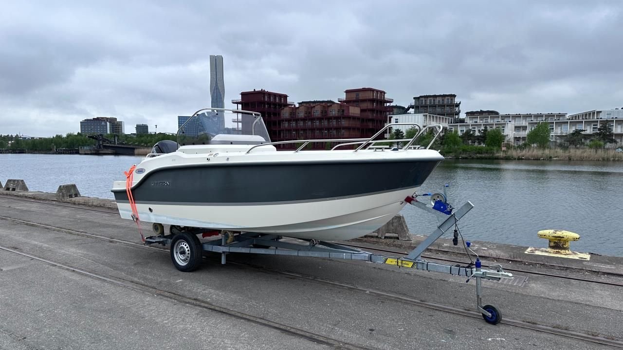 Uttern S51 - Mercury F80 ELPT...