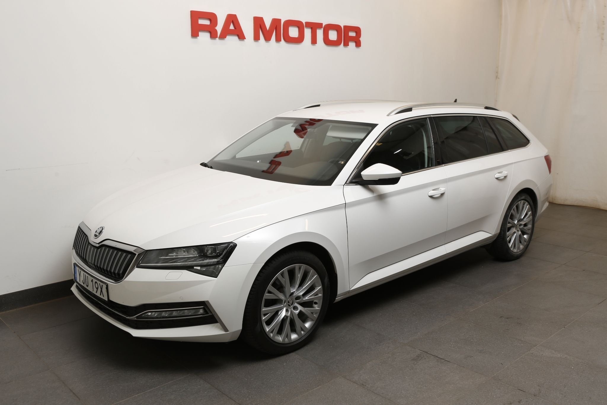 Škoda Superb iV Kombi 1.4 Plug-in Hybrid DSG Sekventiell, 218hk, 2021