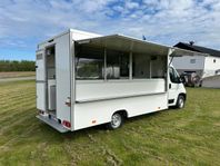 Foodtruck FOODSTATION Premium. Endast 1680mil för B-körkort