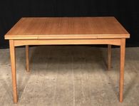 Härligt matbord i teak
