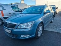 Skoda Octavia Kombi 1.4 TSI Elegance 8000mil 1Ägare Nyskick