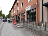 Populär sushi & wokrestaurang i centrala Kungsör.
