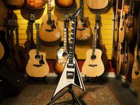 Beg. Jackson JS32T