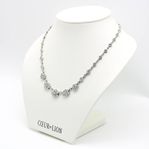Collier i 18K vitguld med diamanter i blommönster (9ctv)