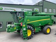 John Deere T670