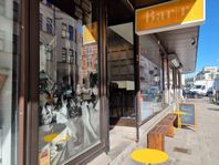 Kaffebar med frukost, lunch och fika med attraktivt cityläge