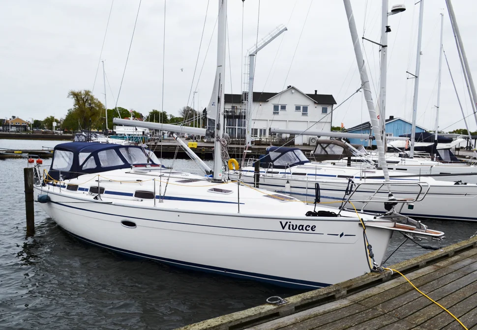 Bavaria 37 Cruiser 3 cabin image
