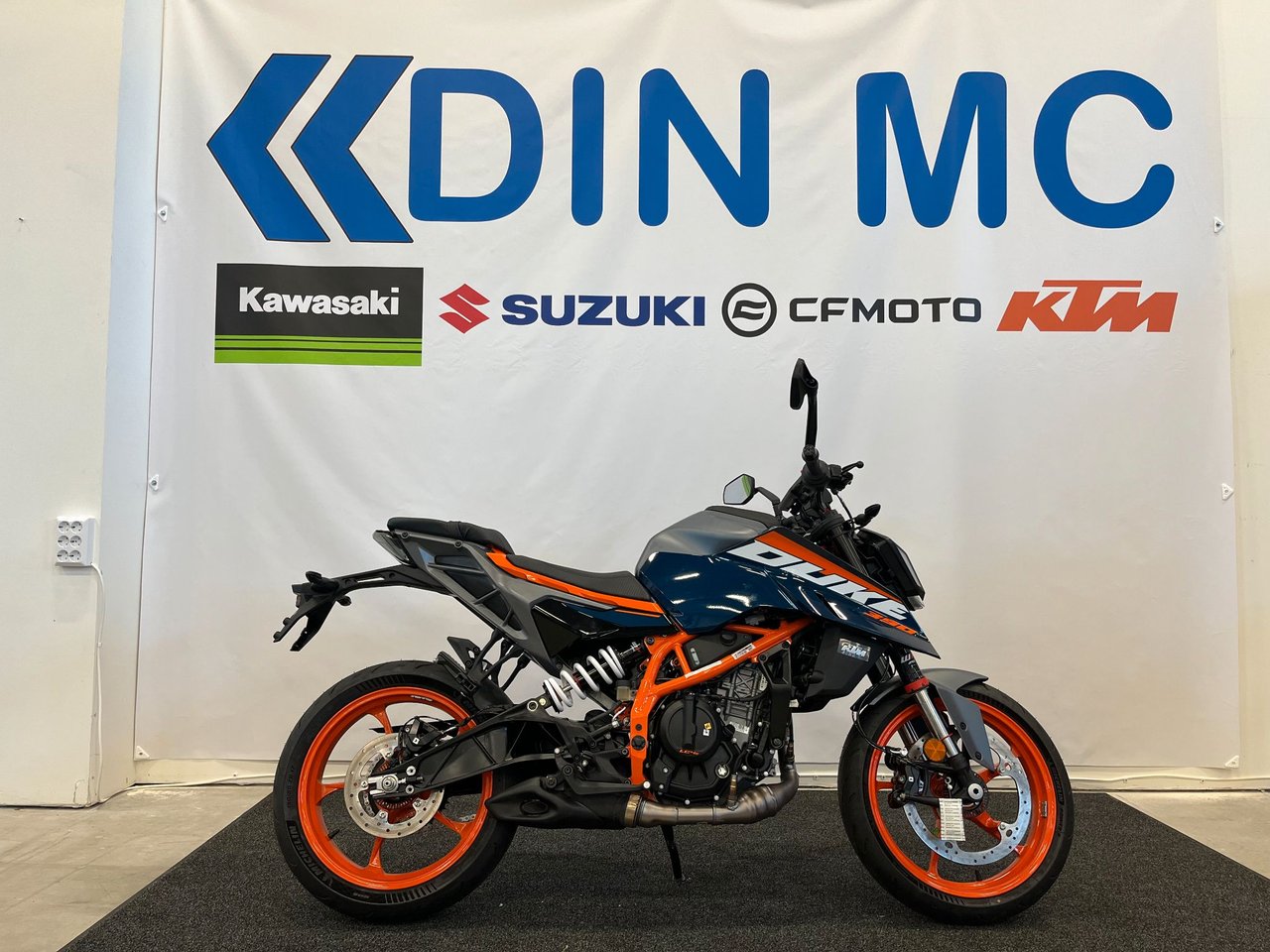 KTM Duke 390 "för omgående le...