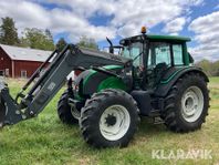 Traktor Valtra N141 med lastare och redskap